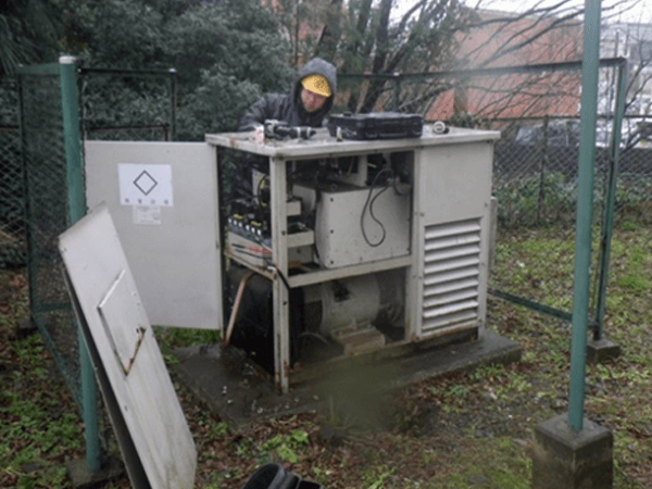 非常用発電機設備工事の様子